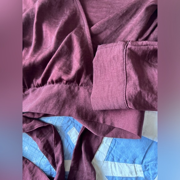 H&M Womens Burgundy Long Sleeve Casual V-Neck Wrap Front Top Blouse 6 - Picture 6 of 9